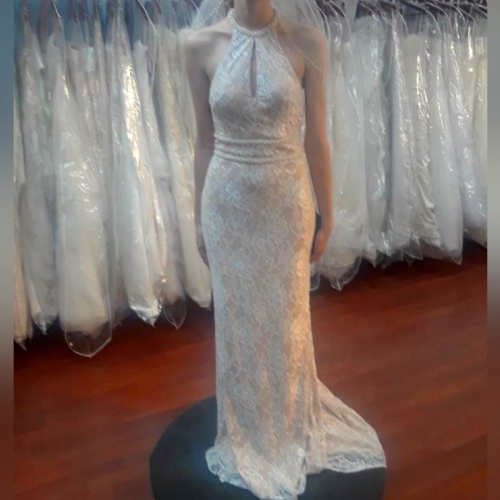 Beautiful ivory lace wedding dress, unused